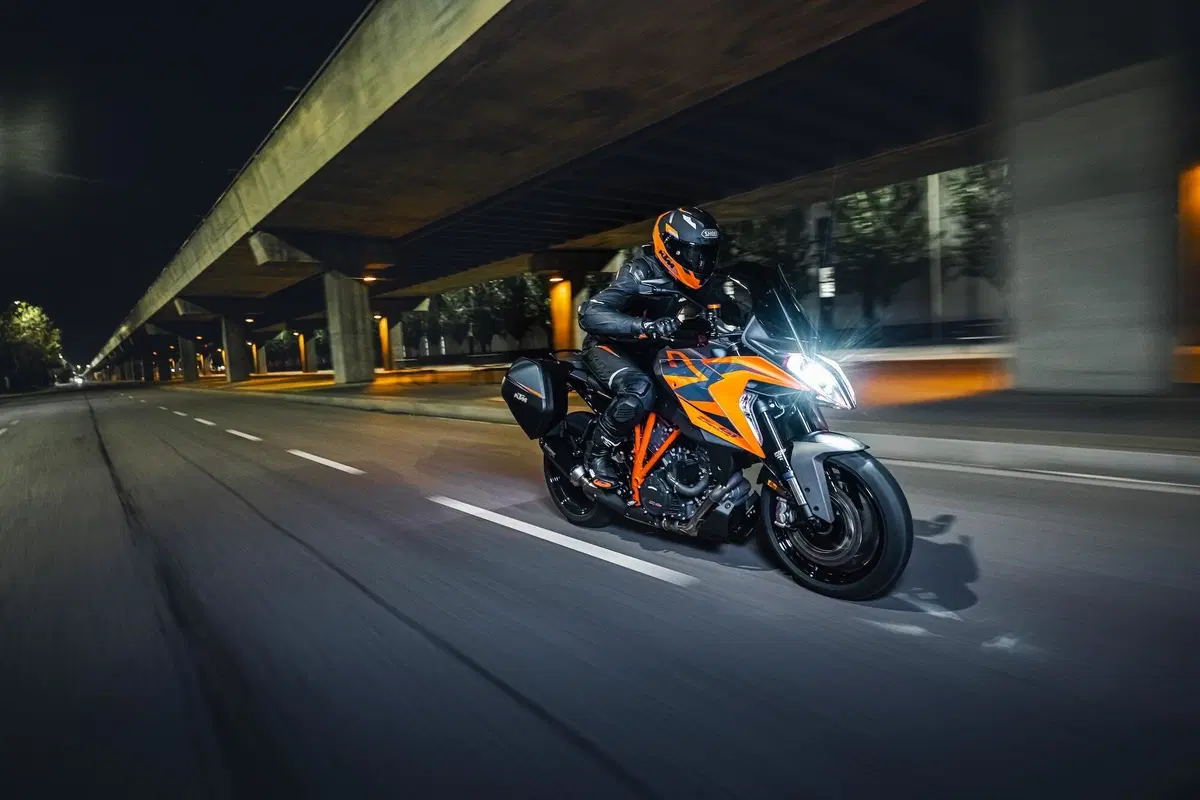 Nuova KTM 1290 SUPER DUKE GT, foto e dati (18)