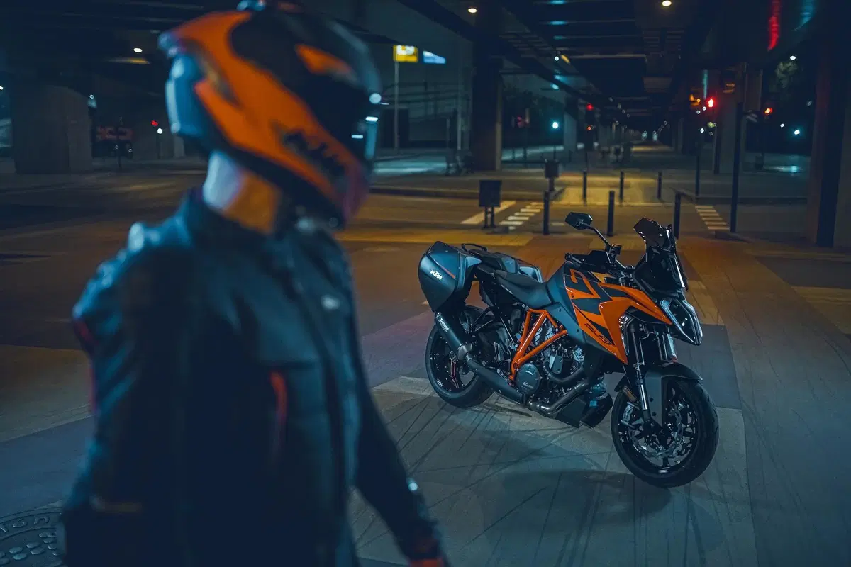Nuova KTM 1290 SUPER DUKE GT, foto e dati (19)