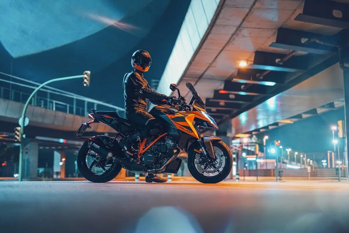 Nuova KTM 1290 SUPER DUKE GT, foto e dati (20)