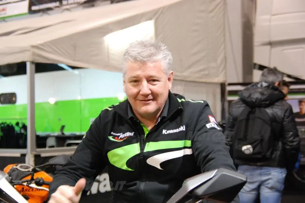 Motor Bike Expo 2014. Kawasaki porta il J300 e stupisce con la Z1000 (2)