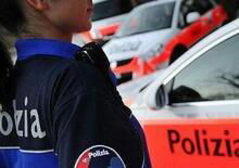 Zurigo: motociclista scappa dalla polizia ma si schianta contro un'auto, arrestato