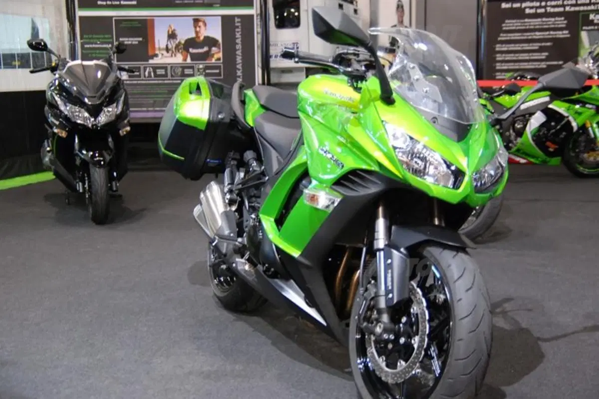 Motor Bike Expo 2014. Kawasaki porta il J300 e stupisce con la Z1000 (4)