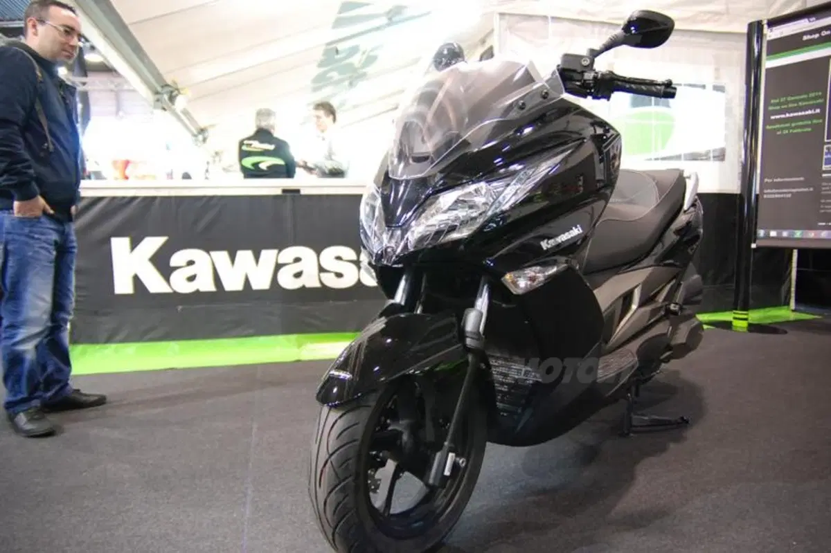 Motor Bike Expo 2014. Kawasaki porta il J300 e stupisce con la Z1000 (5)