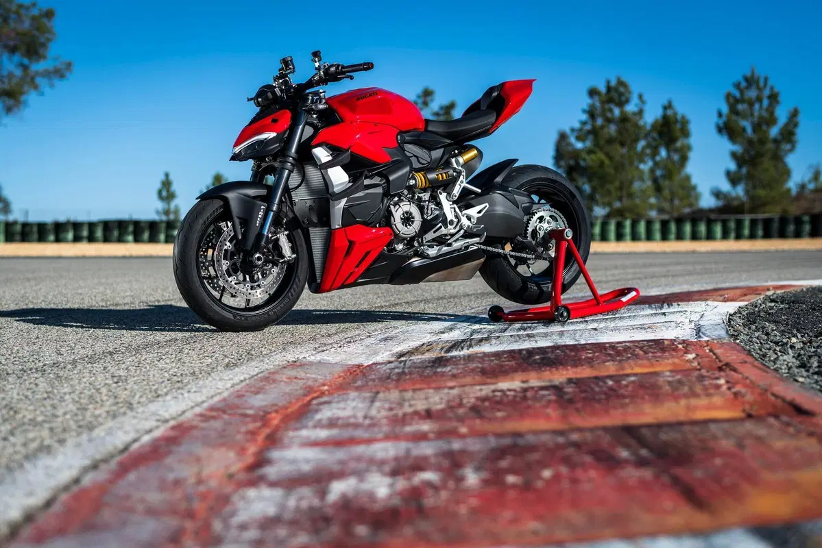 Ducati Streetfighter V2