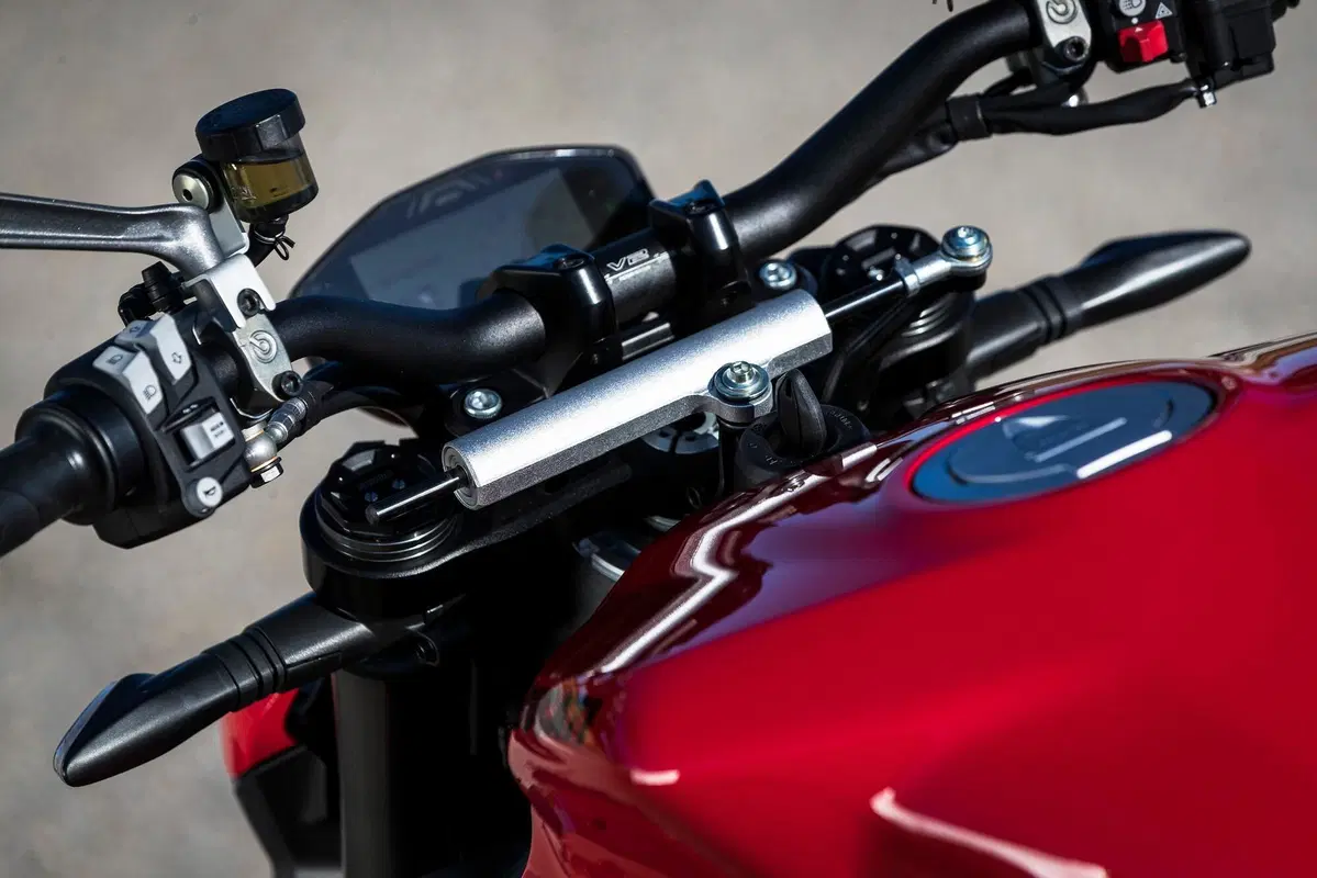 Ducati Streetfighter V2 (3)