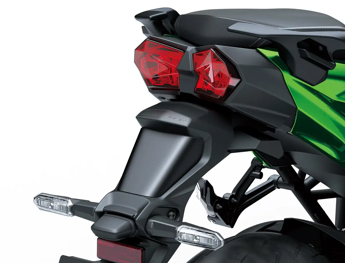 EICMA 2021, le novità: Kawasaki Ninja H2 SX SE 2022 (5)