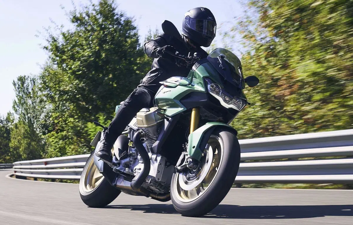 EICMA 2021, le novità: Moto Guzzi V100 Mandello  (3)