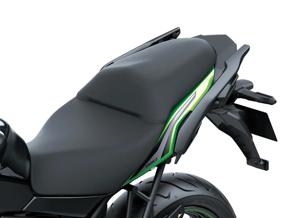 EICMA 2021, le novità: Kawasaki Versys 650 2022 (4)