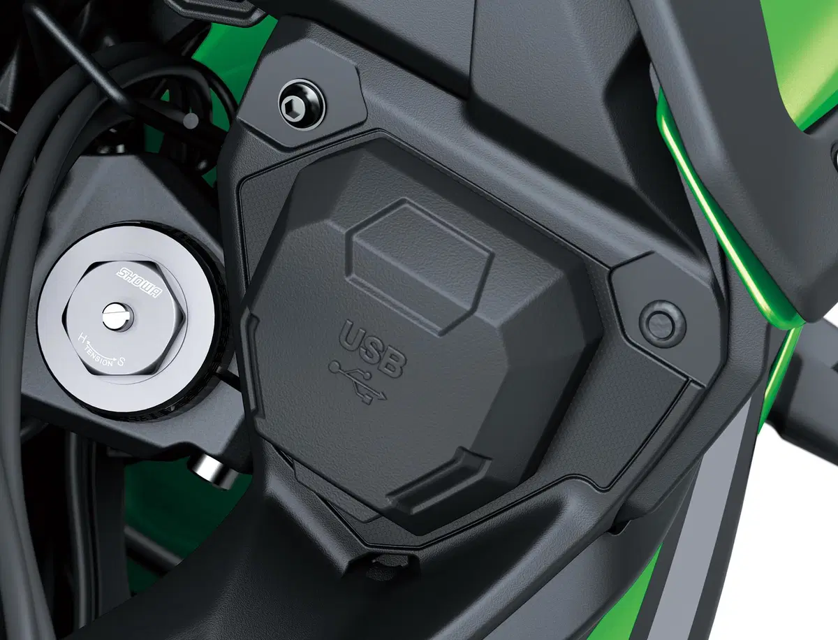 EICMA 2021, le novità: Kawasaki Versys 650 2022 (5)