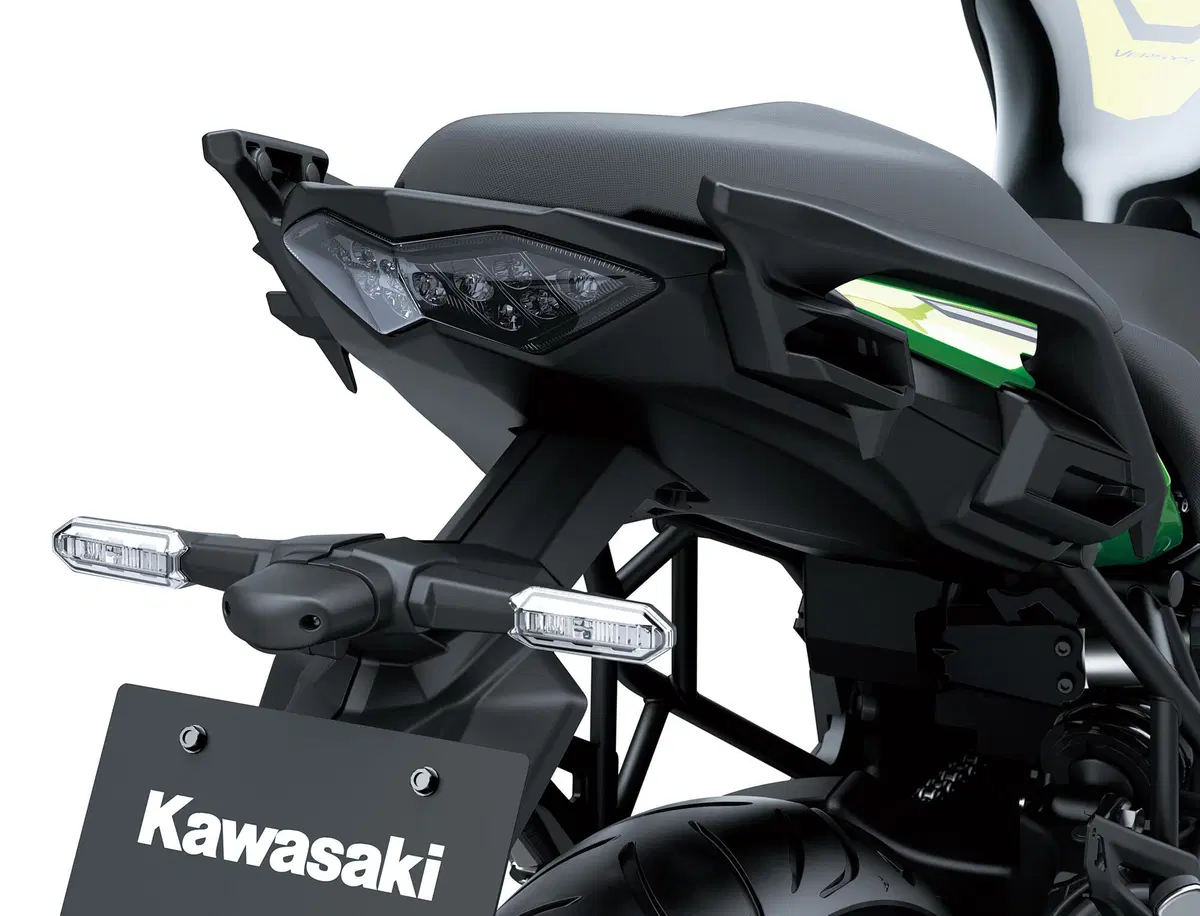 EICMA 2021, le novità: Kawasaki Versys 650 2022 (10)