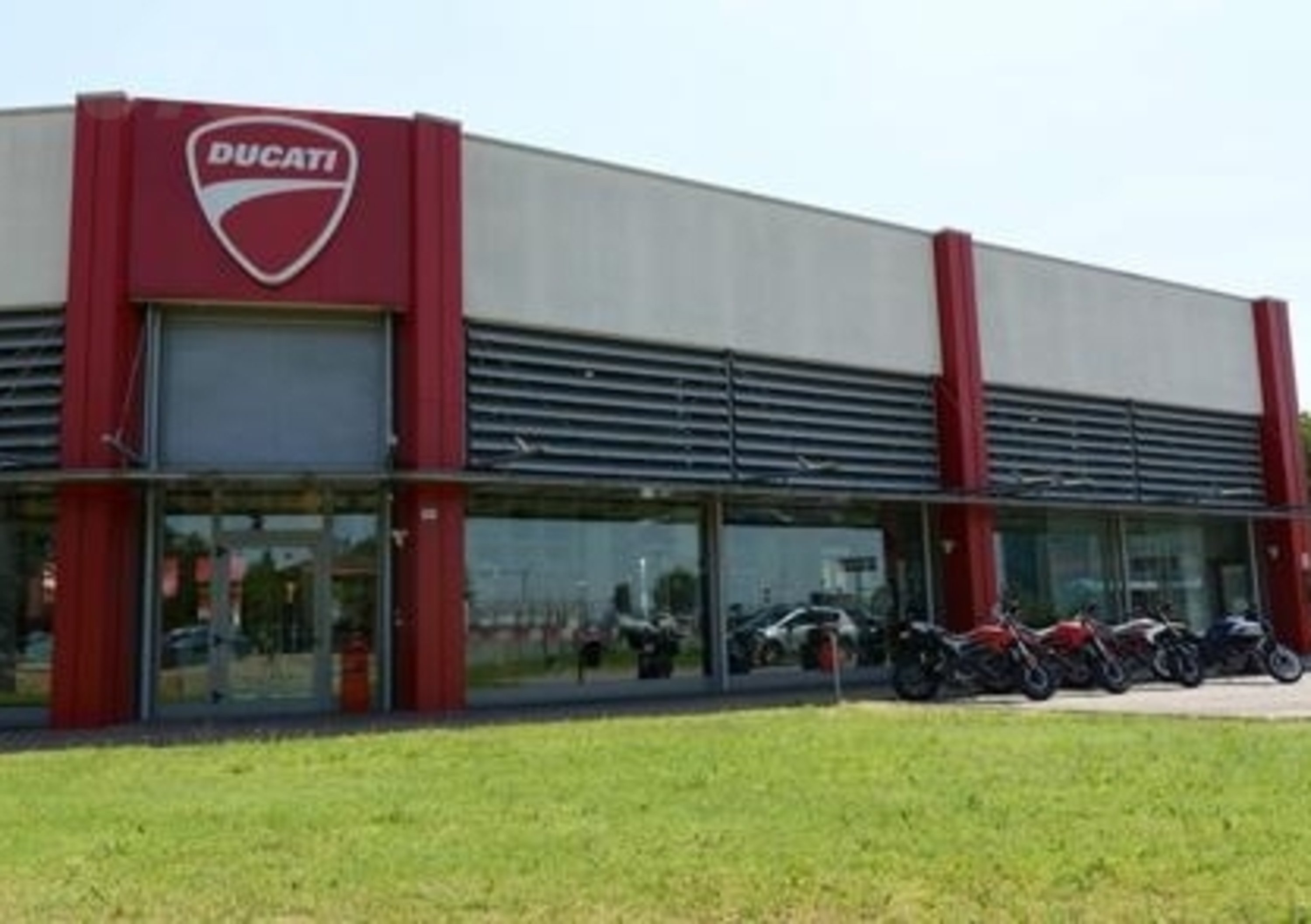 Ducati Superbike: Davide Giugliano e Chaz Davies sabato al Factory Store