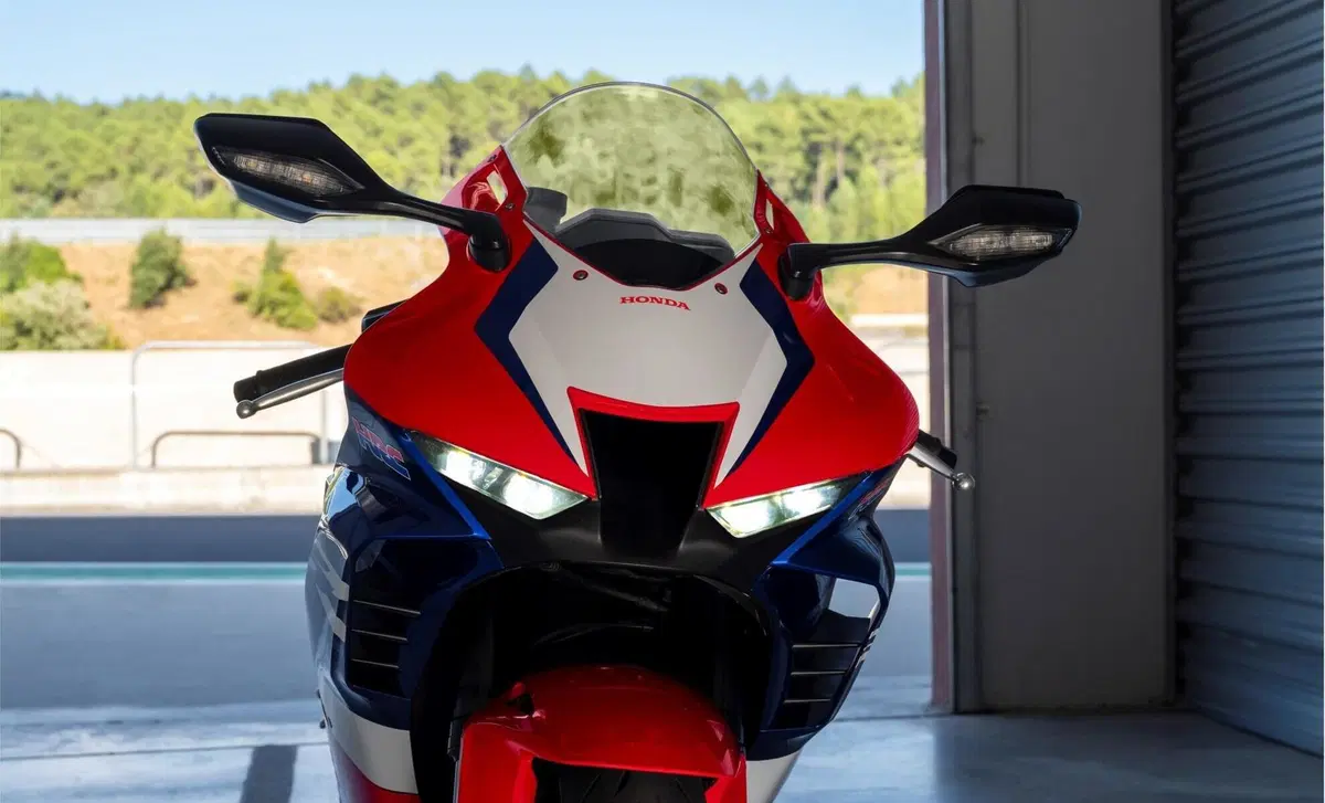 Honda CBR 1000 RR CBR 1000 RR-R Fireblade (2022 - 23) (4)