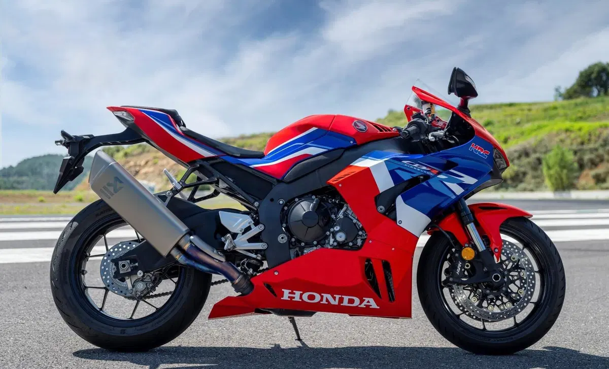 Honda CBR 1000 RR CBR 1000 RR-R Fireblade (2022 - 23) (8)