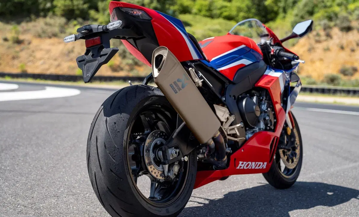 Honda CBR 1000 RR CBR 1000 RR-R Fireblade (2022 - 23) (11)