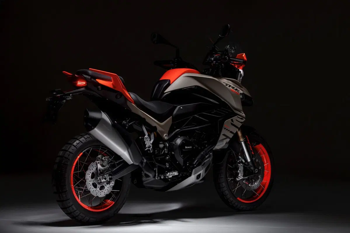 EICMA 2021, le novità: Benelli TRK 800 (4)