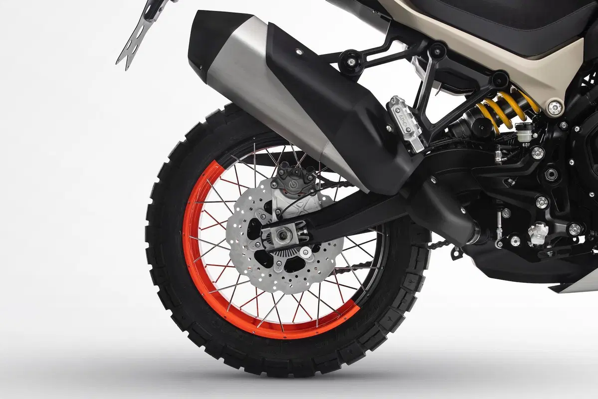 EICMA 2021, le novità: Benelli TRK 800 (8)