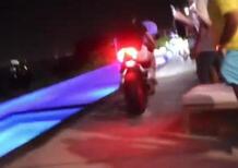 Tuffarsi con la Ducati Panigale in piscina. Ma perché?! [VIDEO VIRALE]