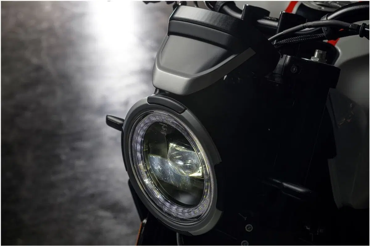 EICMA 2021, le novità: Moto Morini 6 e 1/2 STR e SCR (4)