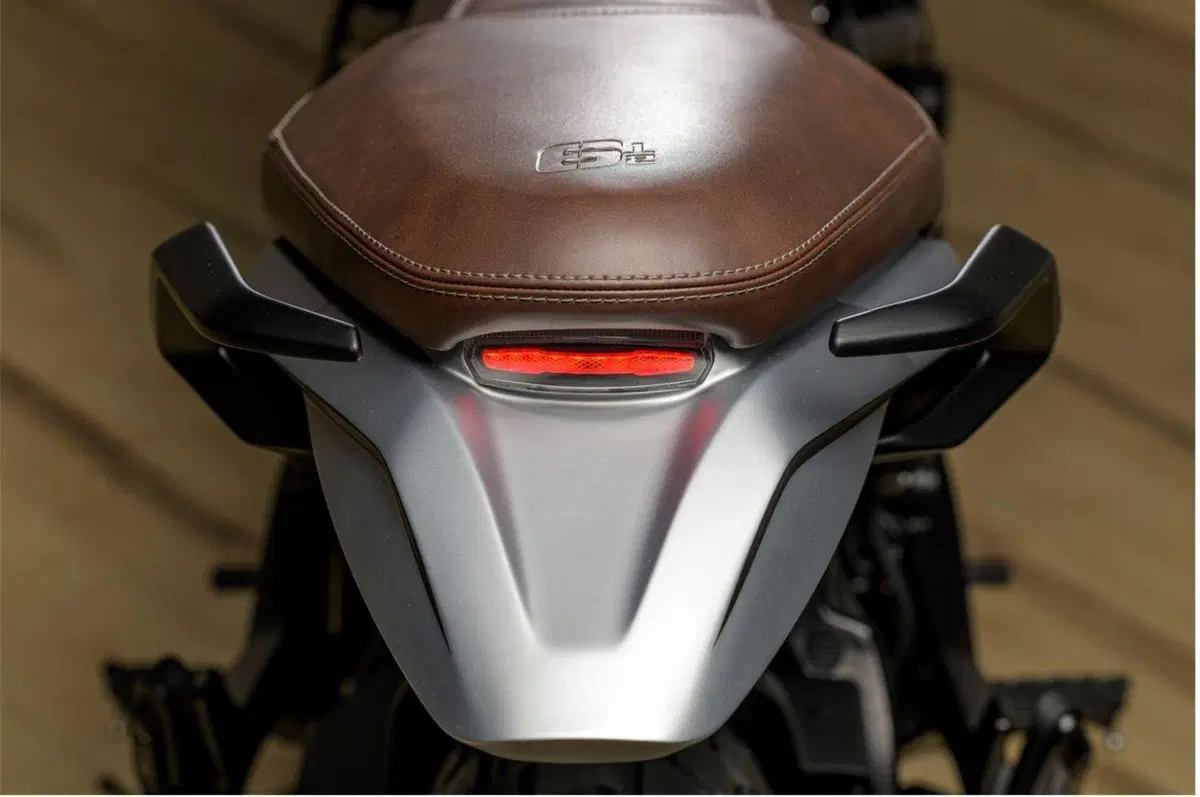 EICMA 2021, le novità: Moto Morini 6 e 1/2 STR e SCR (7)