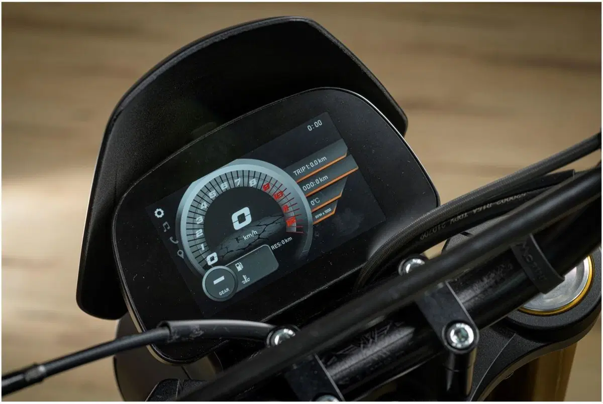 EICMA 2021, le novità: Moto Morini 6 e 1/2 STR e SCR (3)