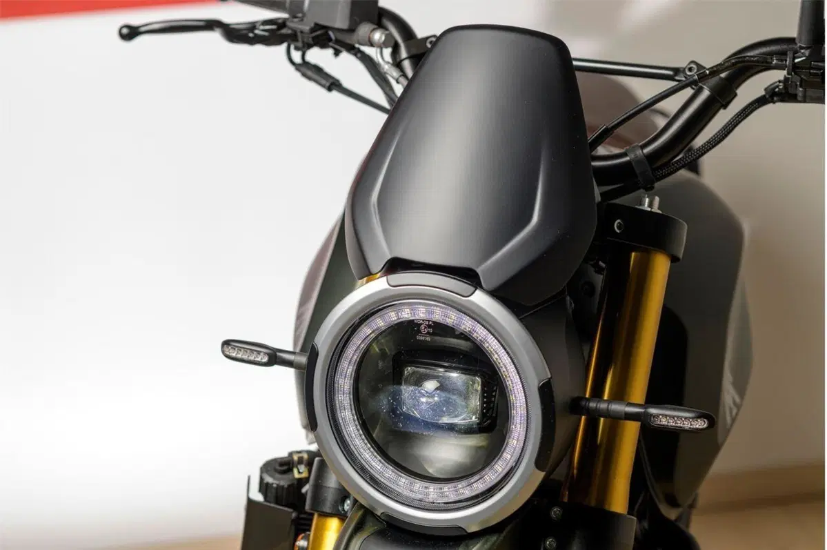 EICMA 2021, le novità: Moto Morini 6 e 1/2 STR e SCR (4)