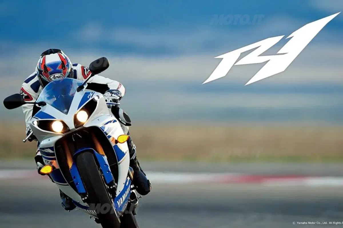 Yamaha R1, nuova colorazione Replica MotoGP