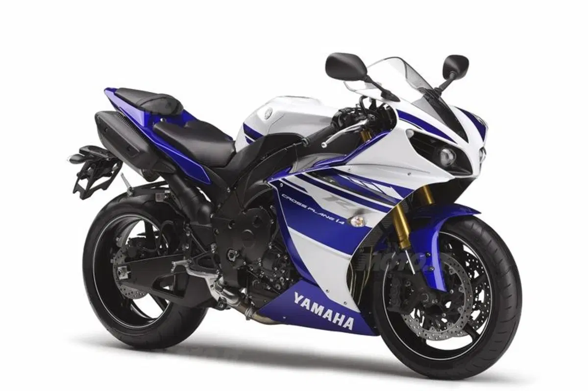 Yamaha R1, nuova colorazione Replica MotoGP (5)