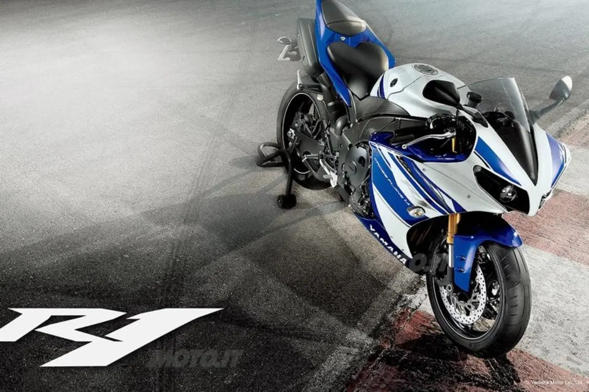 Yamaha R1, nuova colorazione Replica MotoGP (7)