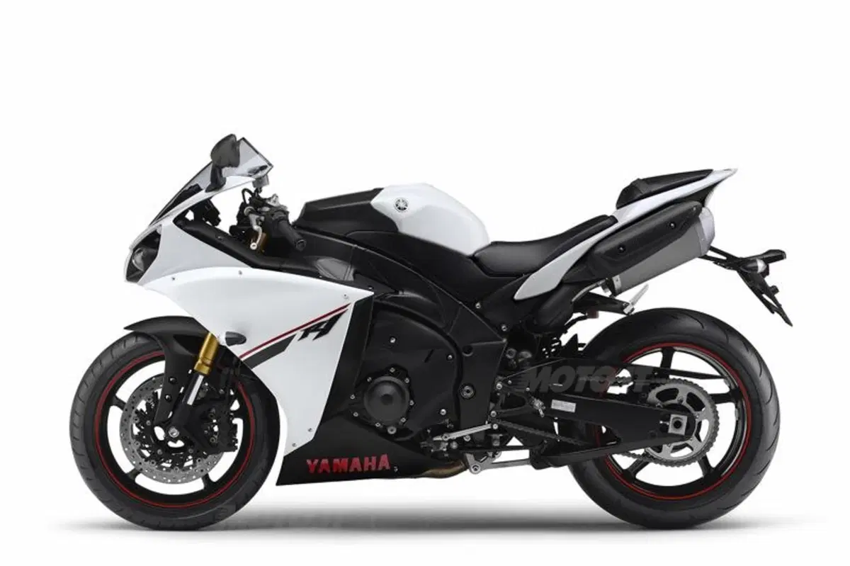 Yamaha R1, nuova colorazione Replica MotoGP (9)