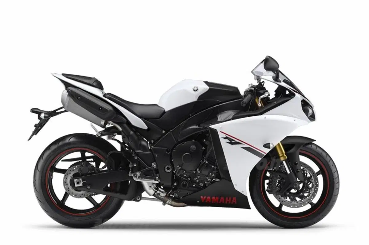 Yamaha R1, nuova colorazione Replica MotoGP (10)