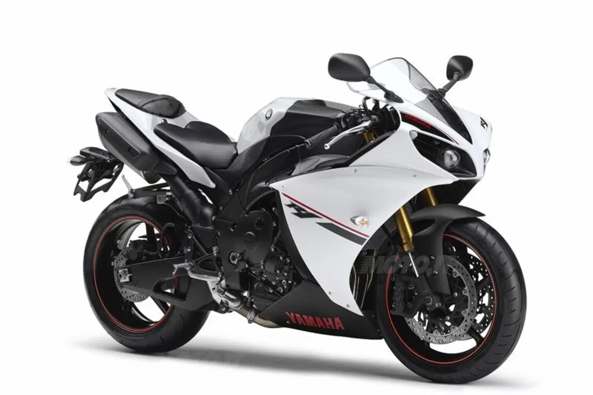 Yamaha R1, nuova colorazione Replica MotoGP (11)