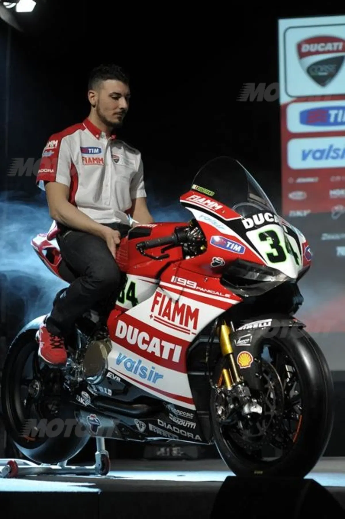 Superbike. Ducati presenta ufficialmente team e piloti 2014 (4)