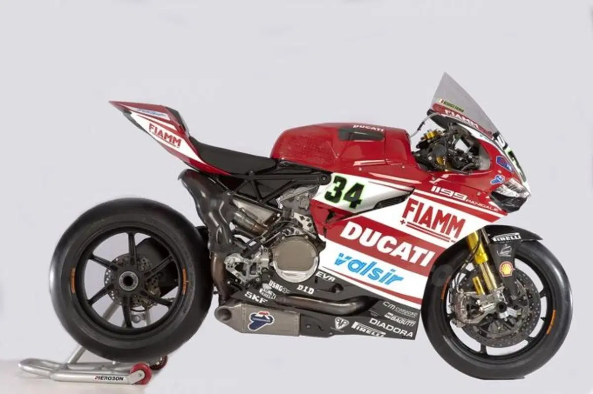 Superbike. Ducati presenta ufficialmente team e piloti 2014 (13)