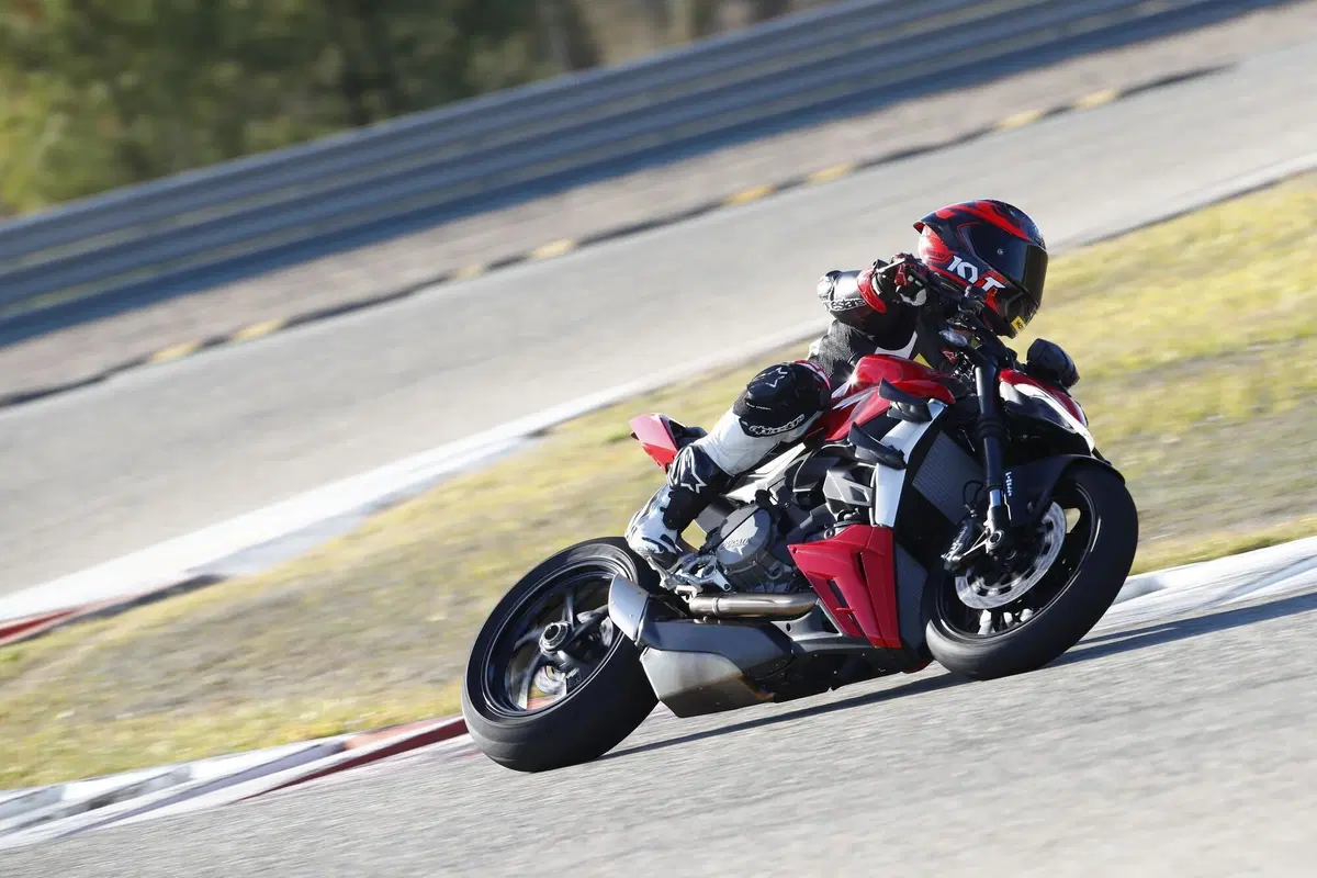 Ducati Streetfighter V2 (2)