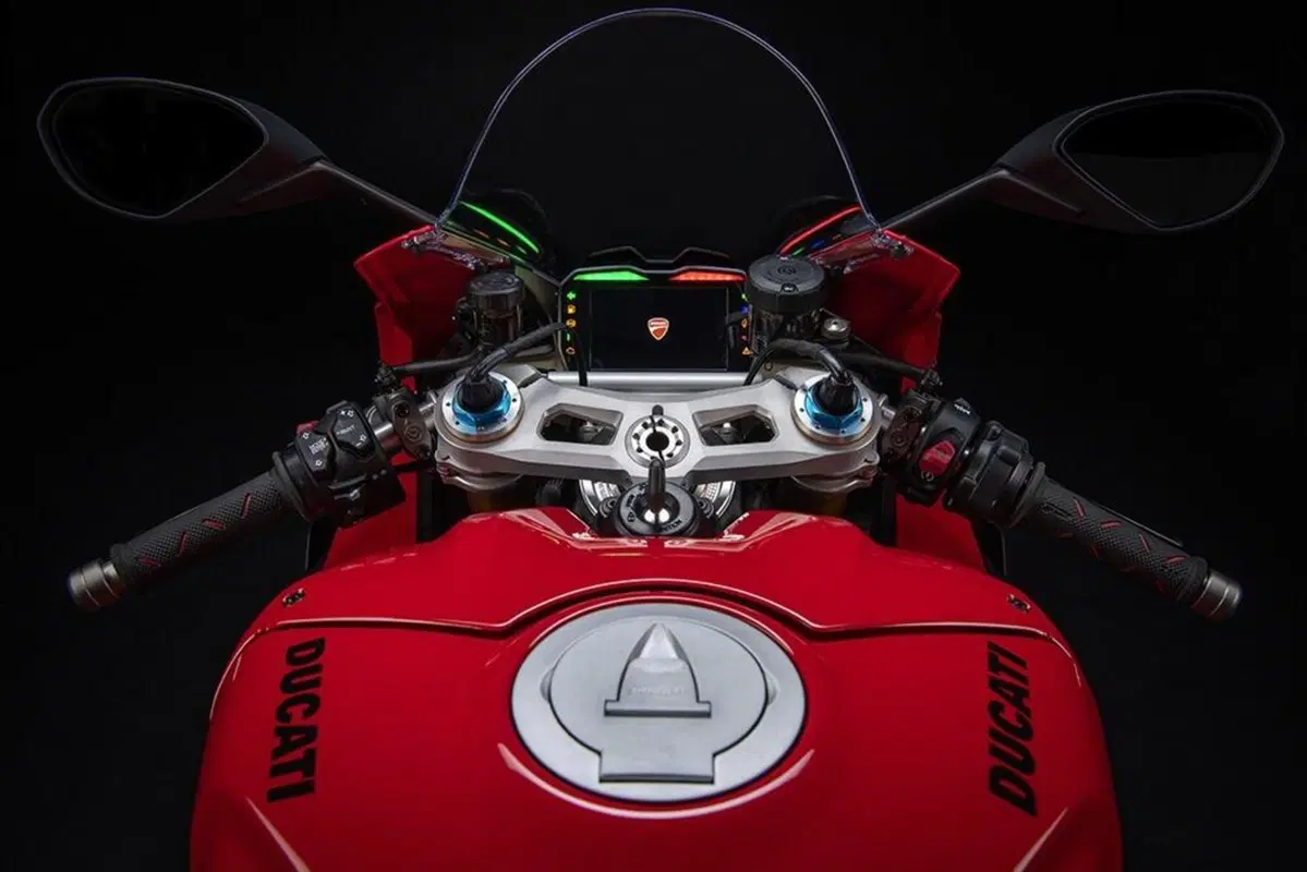 Ducati Panigale V4 e V4S 2022. Dati, prezzi e foto (7)