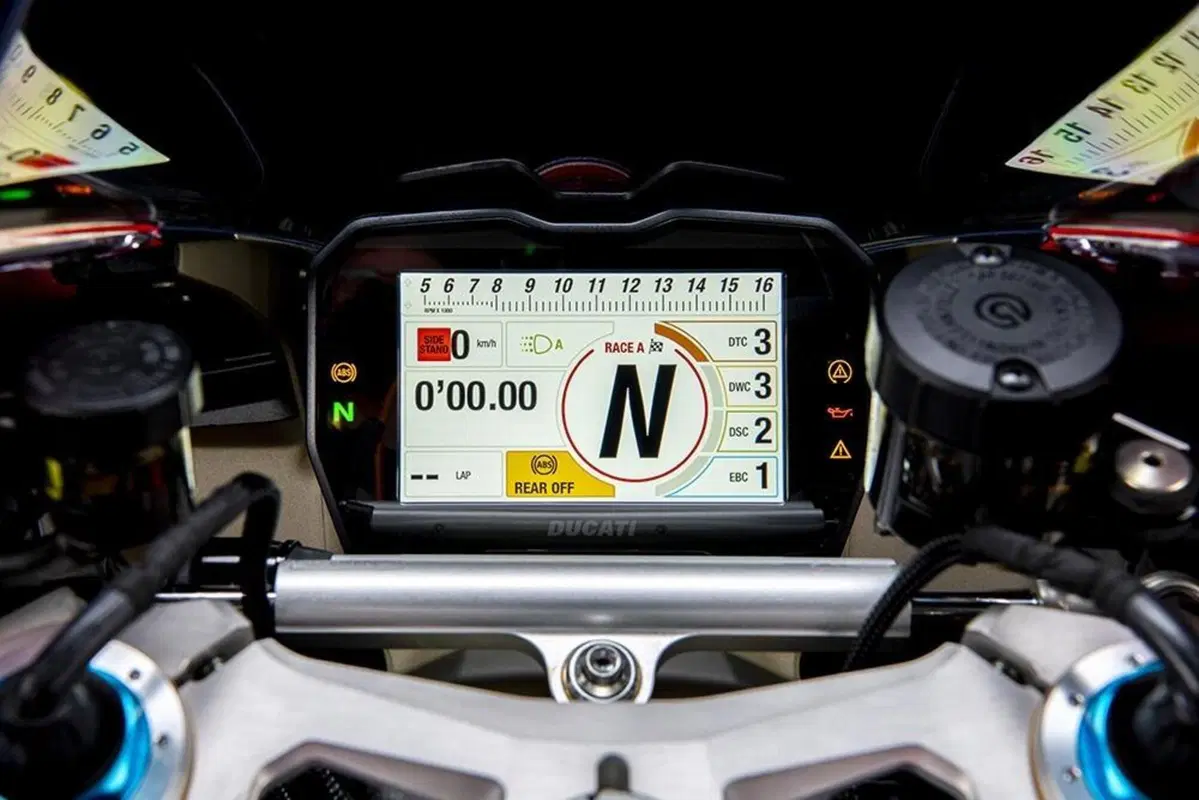 Ducati Panigale V4 e V4S 2022. Dati, prezzi e foto (2)