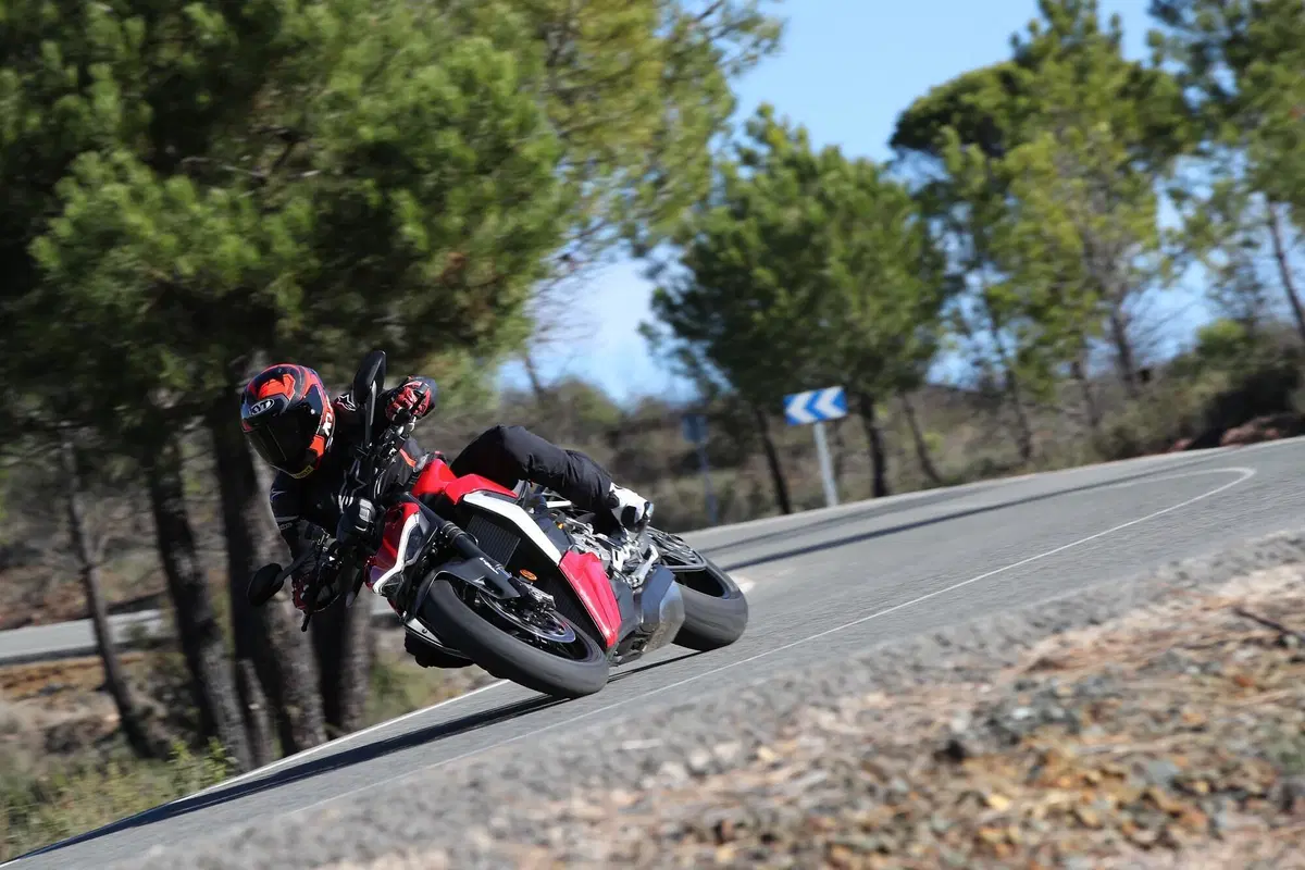 Ducati Streetfighter V2 (3)