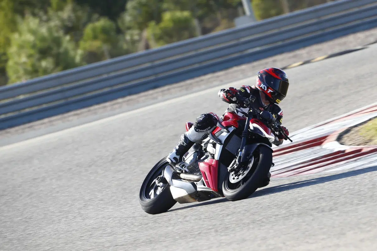 Ducati Streetfighter V2 (5)