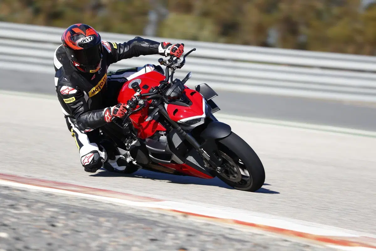 Ducati Streetfighter V2 (6)