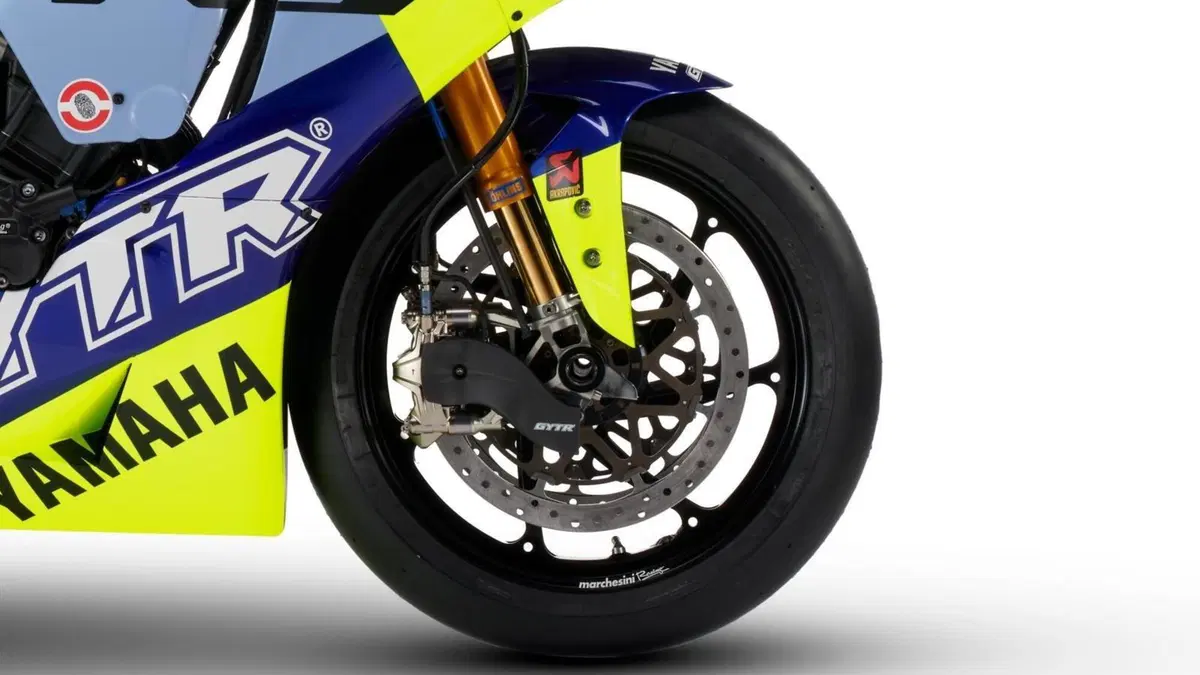 Yamaha R1 GYTR VR46 Tribute. Omaggio a Valentino Rossi (17)