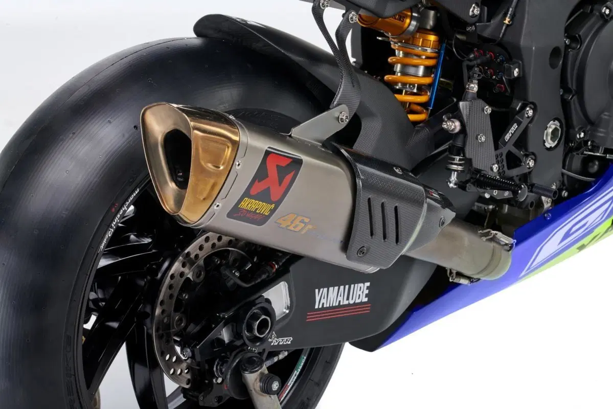Yamaha R1 GYTR VR46 Tribute. Omaggio a Valentino Rossi (19)