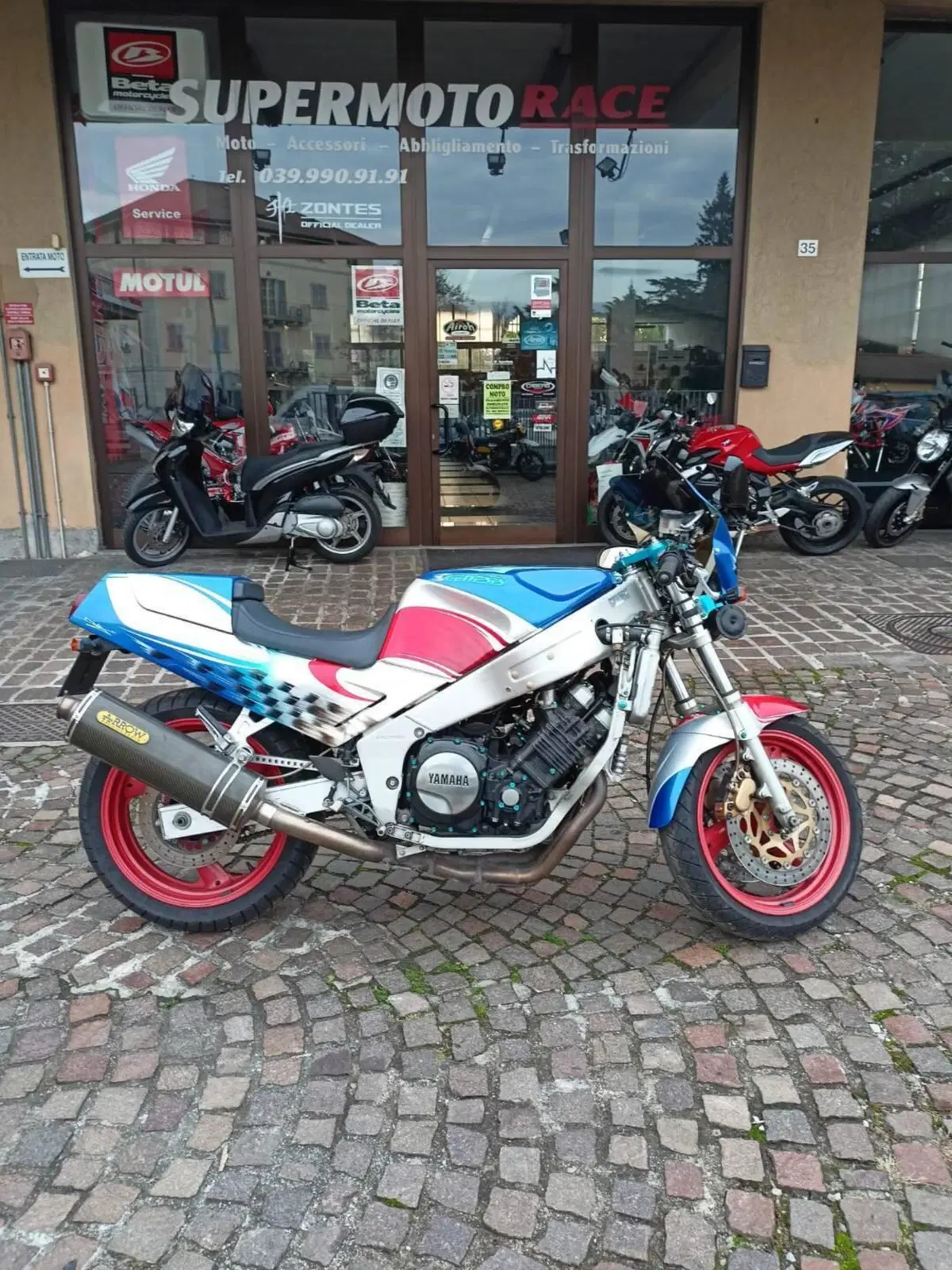 Yamaha FZR1000