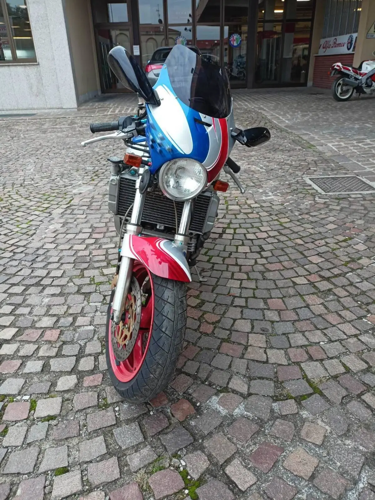 Yamaha FZR1000 (3)
