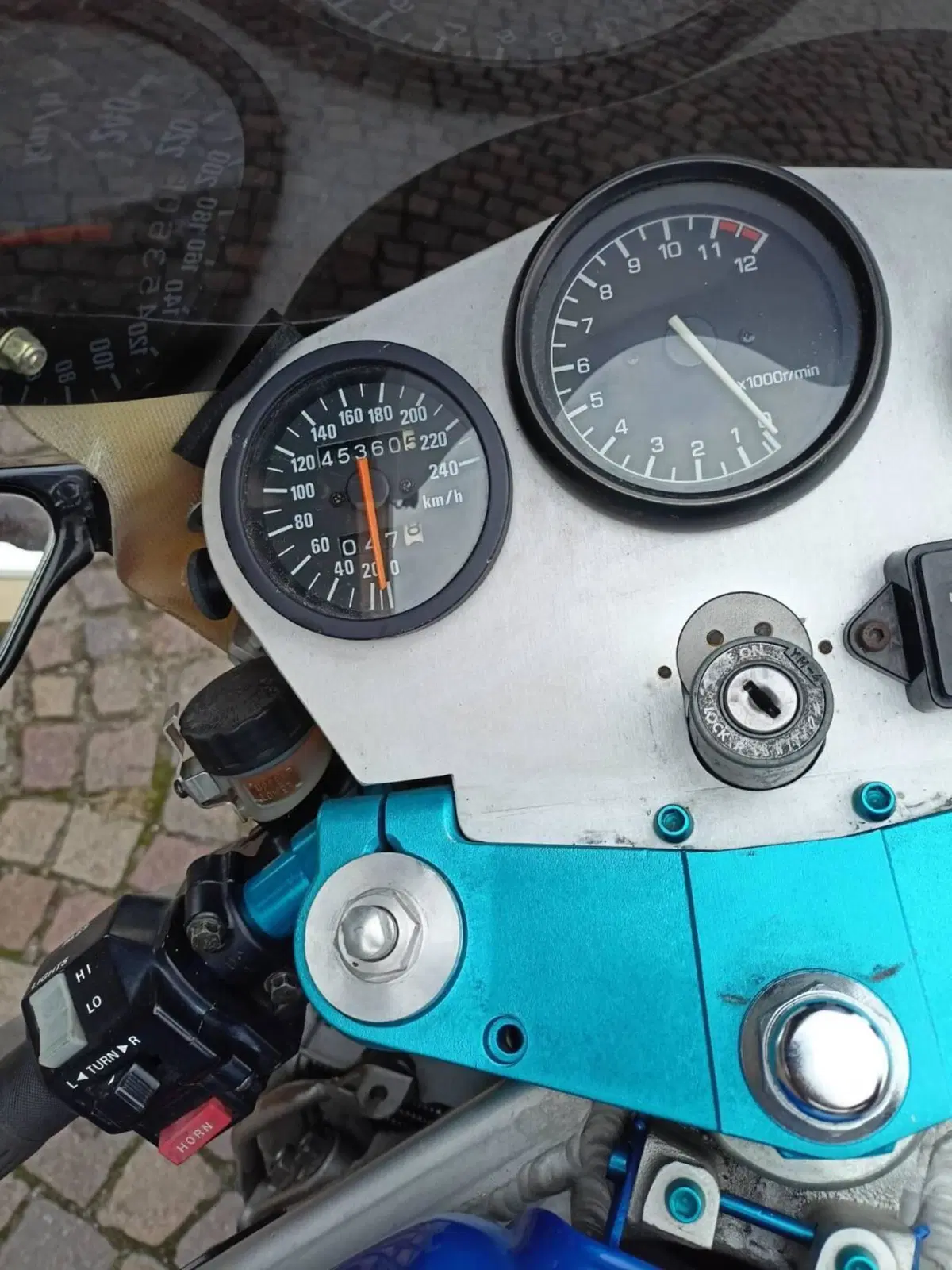 Yamaha FZR1000 (4)