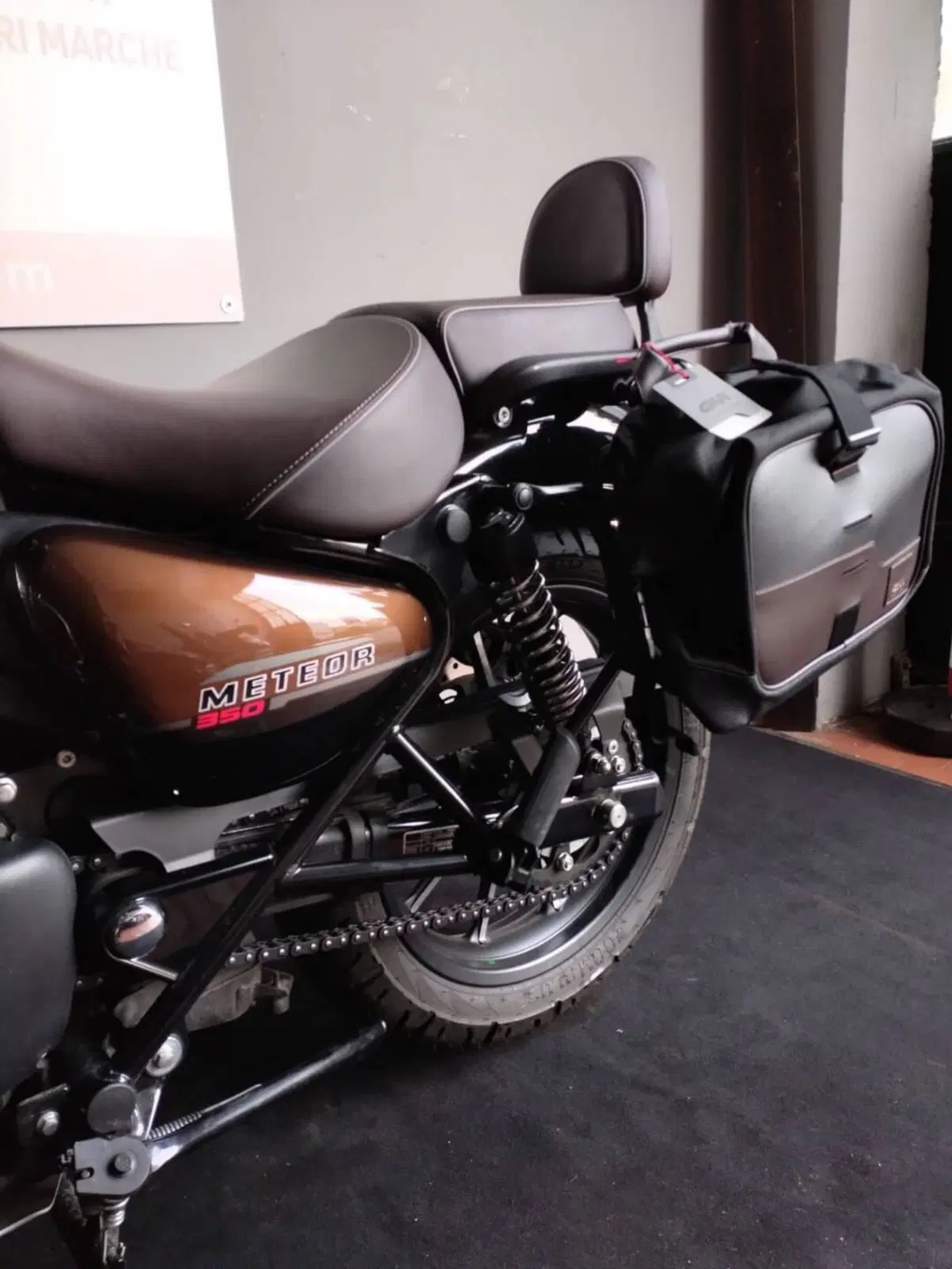 Borse laterali GIVI per Royal Enfield Meteor (2)