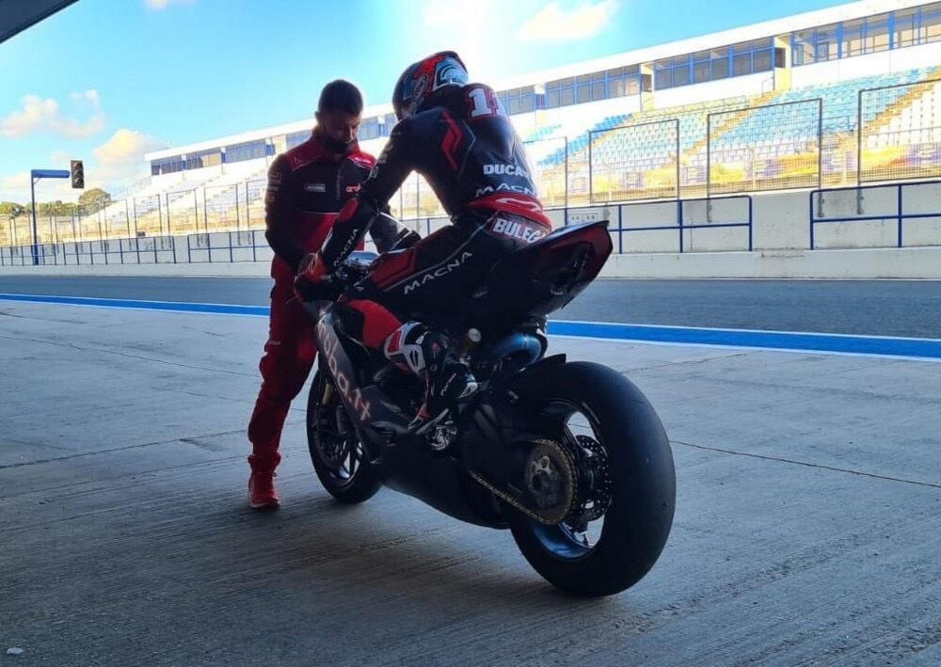 SBK: Positivi i test Ducati a Jerez per Bautista e Bulega