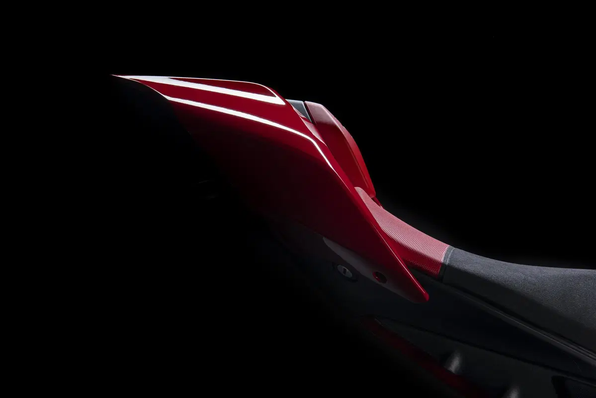Ducati Panigale V4S ergonomia e aerodinamica (3)
