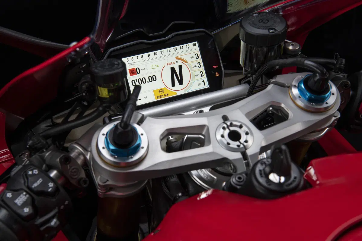 Ducati Panigale V4S motore ed elettronica (4)