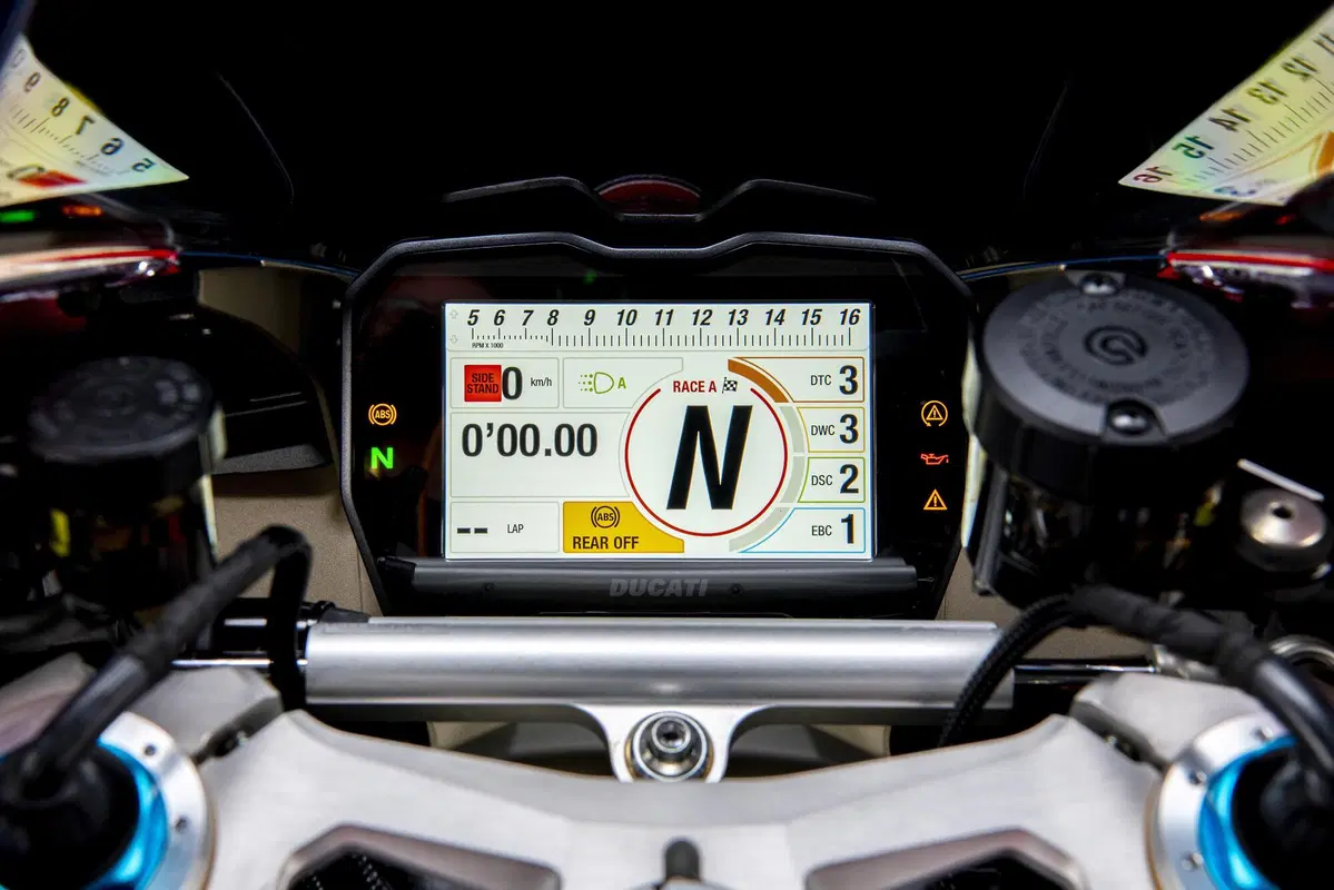 Ducati Panigale V4S motore ed elettronica (3)