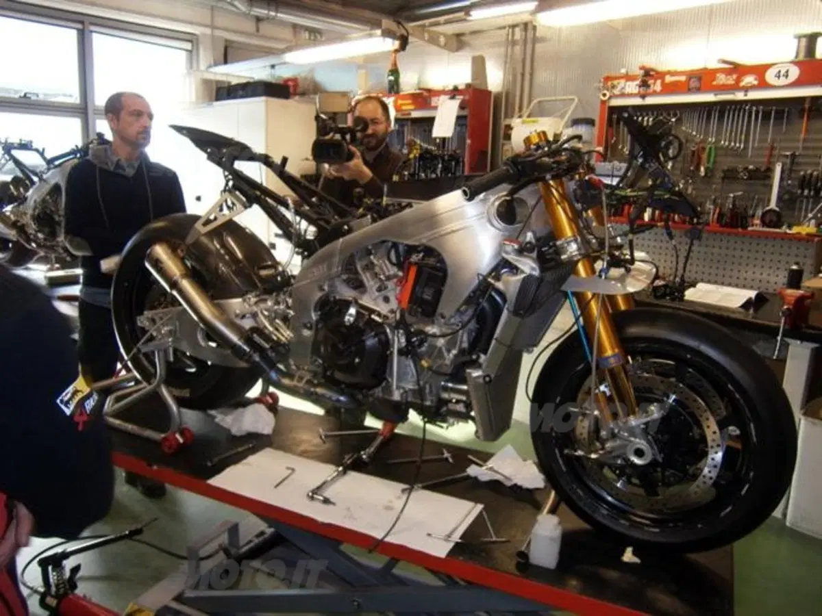 Reparto Corse Aprilia, dove nascono SBK e MotoGP